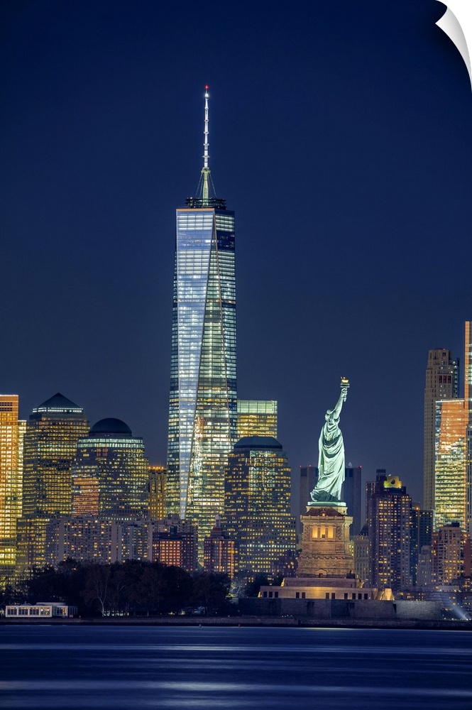 USA, New York City, Hudson, Manhattan, Lower Manhattan, Liberty Island, Statue of Liberty, One World Trade Center with Fre...