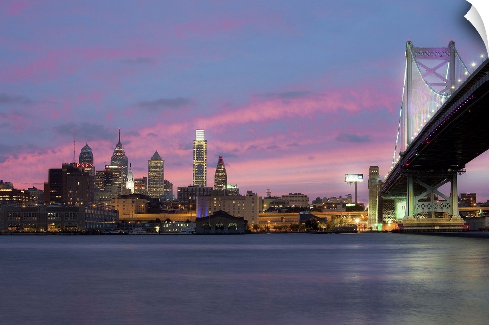 USA, Pennsylvania, Philadelphia, Philadelphia's skyline over Delaware River.