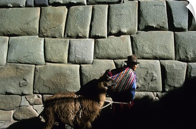 Peru, Andes, Cuzco, Calle Hatun Rumiyoc  the most famous inca passageway