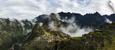 Peru, Cuzco, Machu Picchu, Ancient city with Wayna Picchu in the background