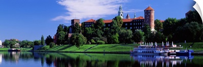 Poland, Krakow, Wawel Royal Castle and Wisla (Vistula) river