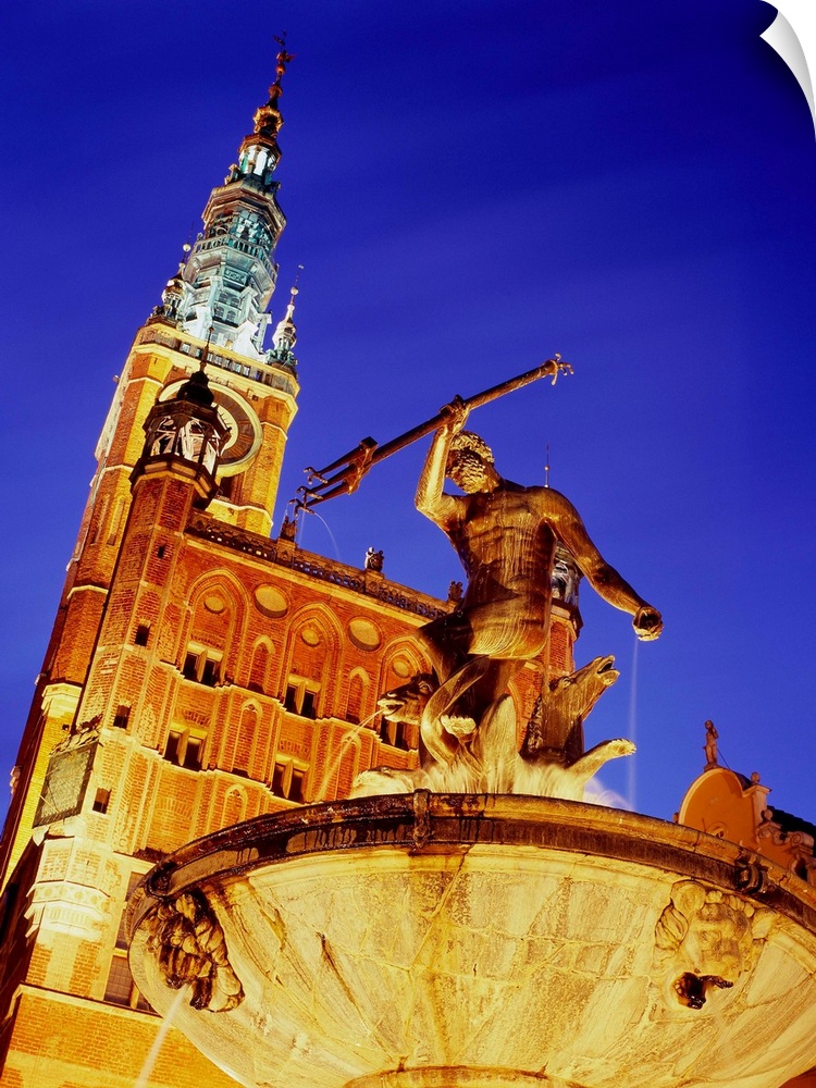 Poland, Pomorskie, Gdansk, Neptune fountain and Town Hall