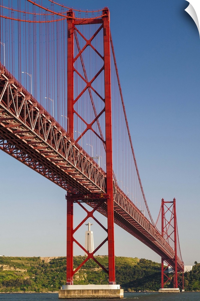 Portugal, Distrito de Lisboa, Lisbon, April 25th Bridge, April 25th bridge and the Cristo Rei in the background.
