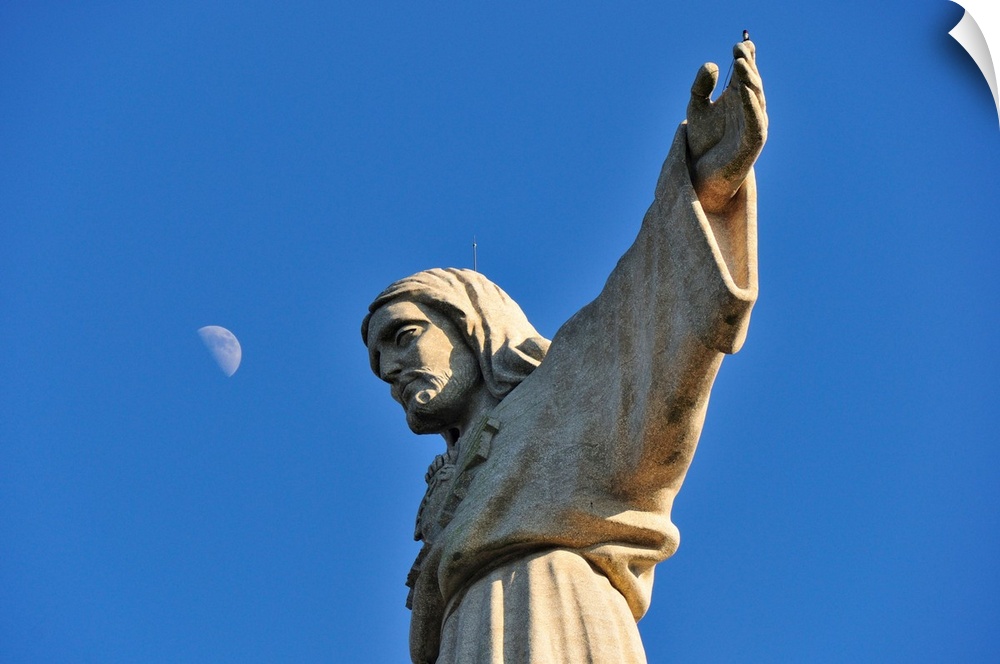 Portugal, Distrito de Lisboa, Lisbon, Cristo Rei, Christ the King, 246 feet high, overlooks the city.