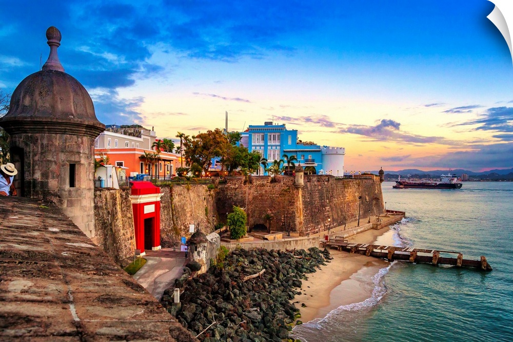 Puerto Rico, San Juan, Old San Juan, Puerto Rico, Old San Juan, La Puerta, San Juan gate, Paseo de la Princesa, El Morro.