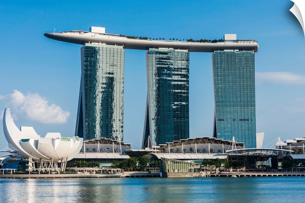 Singapore, Singapore City, Marina Bay, ArtScience Museum and Marina Bay Sands Hotel designed by Moshe Safdie.