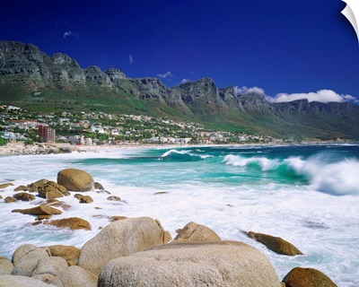 South Africa, Cape Town, Camps Bay and Twelve Apostles (mountain range)