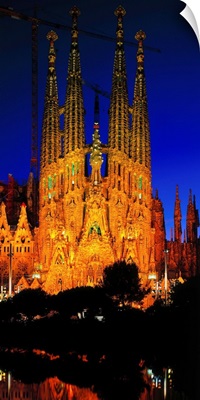 Spain, Catalonia, Barcelona, Sagrada Familia, night view
