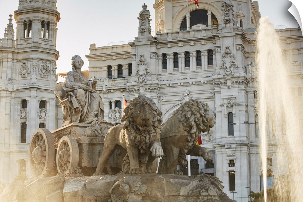 Spain, Comunidad de Madrid, Madrid, Plaza de Cibeles, Plaza de Cibeles (The Cibeles Fountain) and the Palacio de Correos.