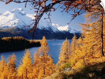 Switzerland, Graubunden, Endgadin, Lake Silvaplana and Piz la Margna mountain