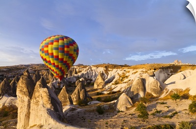 Turkey, Cappadocia, Goreme, Hot air balloon at sunset