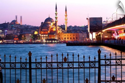 Turkey, Marmara, Istanbul, Yeni Mosque and Galata Bridge