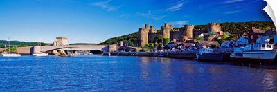 UK, Wales, Conwy, View of the harbour and the Unesco listed Castle of Conwy