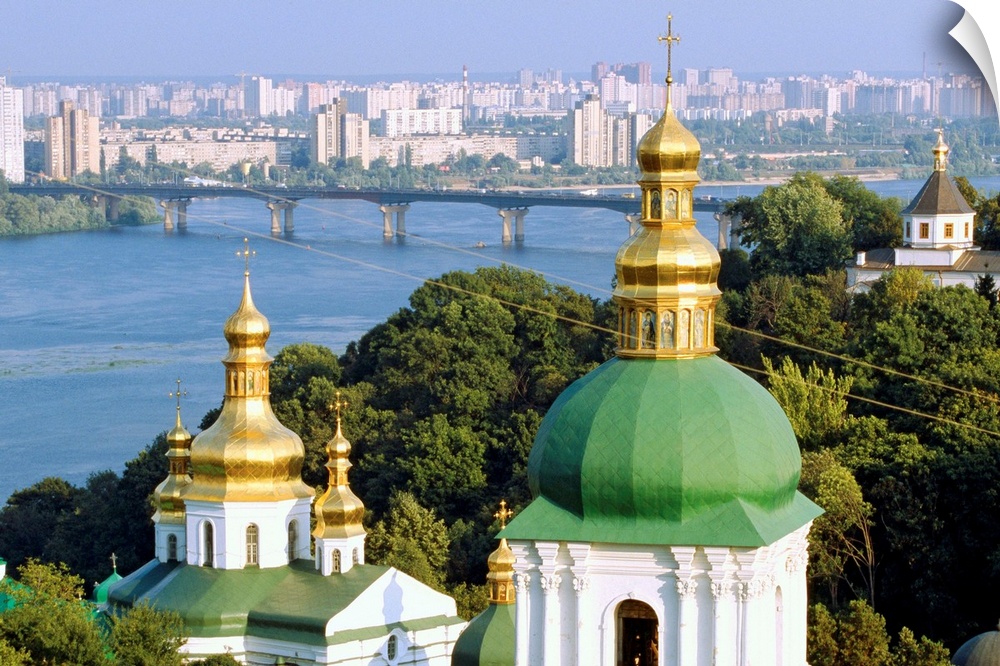 Kiev (Ucraina): la chiesa Krestovozdvizhenska, nel complesso di Pechers'k Lavra, inserito nel patrimonio UNESCO. Sullo sfo...