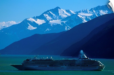 United States, Alaska, Taiya inlet, View towards Taiya inlet, cruise ship