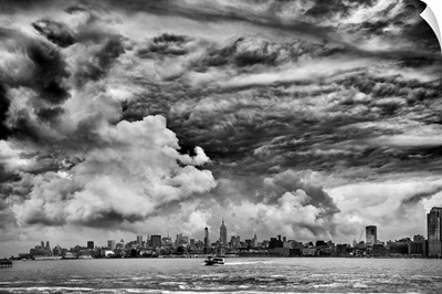 USA, New York City, Lower Manhattan, The Manhattan Skyline Seen From New Jersey At Dawn