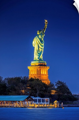 USA, New York City, Manhattan, Liberty Island, Statue Of Liberty At Night