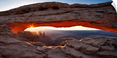 Utah, Canyonlands National Park, Mesa Arch, Natural rock arch