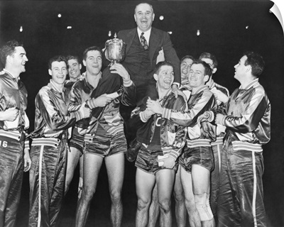 Coach Adolph Rupp on the shoulders of Kentucky Wildcats basketball team