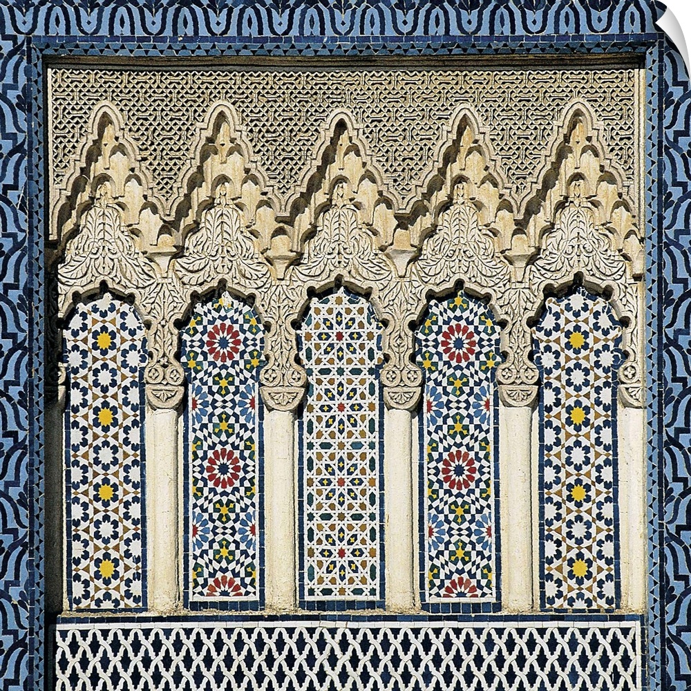 Decoration of the main door of the Royal Palace, situada en Fes el Jedid, Morocco
