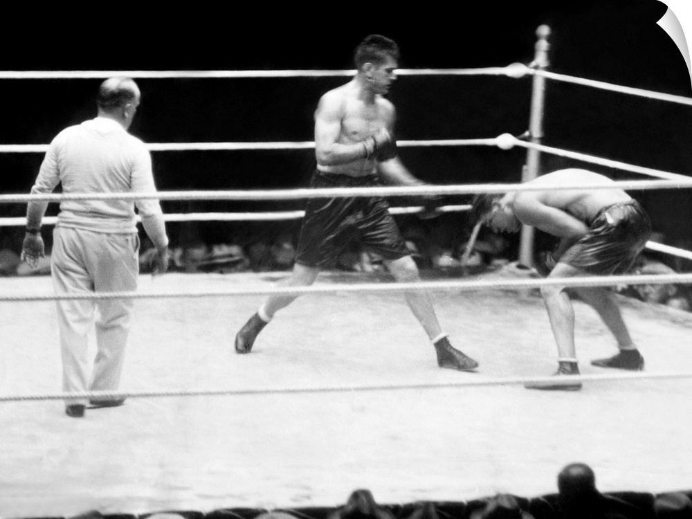 Jack Dempsey's famous crouching attack in the fourth round of his bout against Gene Tunney. Sept. 23, 1926. Tunney won the...