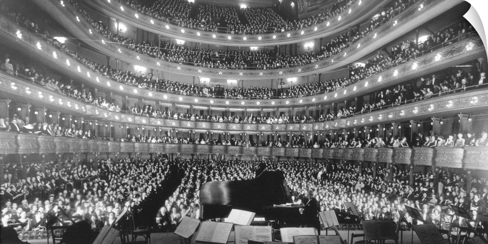 Metropolitan Opera House during a concert by pianist Josef Hoffmann, Nov. 28, 1937.