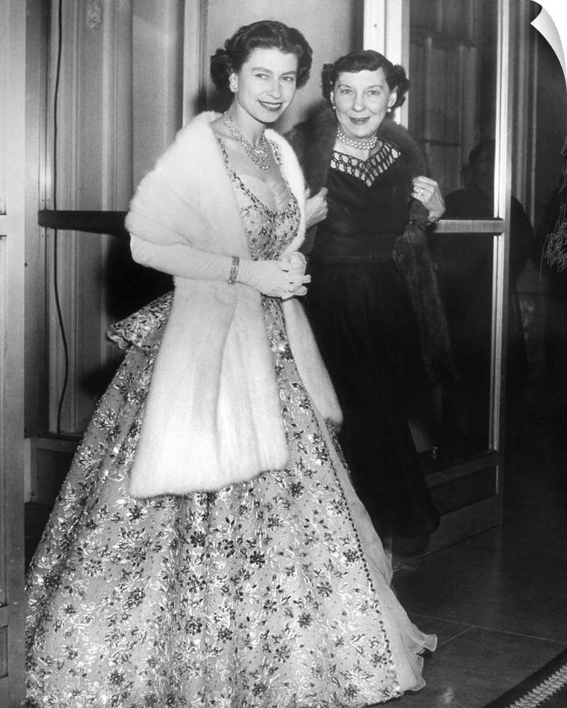 Queen Elizabeth II and Mamie Eisenhower in evening gowns at the British Embassy. Oct. 19, 1957.