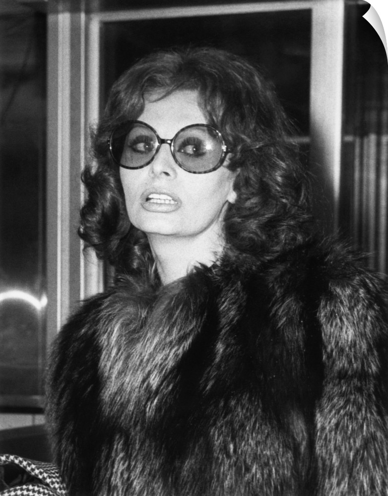 Sophia Loren in large sunglasses and fur at Rome's airport, May 14, 1974.