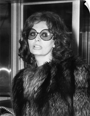 Sophia Loren in large sunglasses and fur at Rome's airport, May 14, 1974