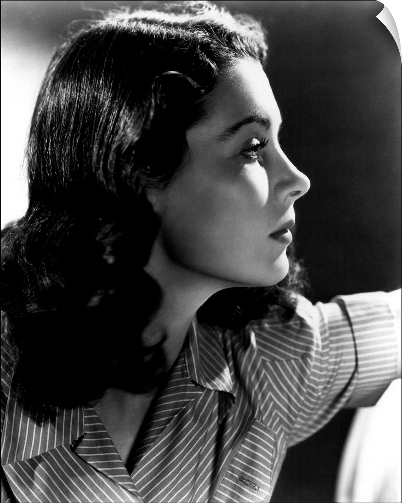 Vintage black and white publicity photograph of actress Vivien Leigh.