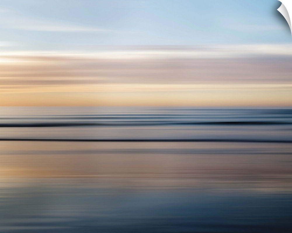 Abstract photograph of a dreamy seascape.