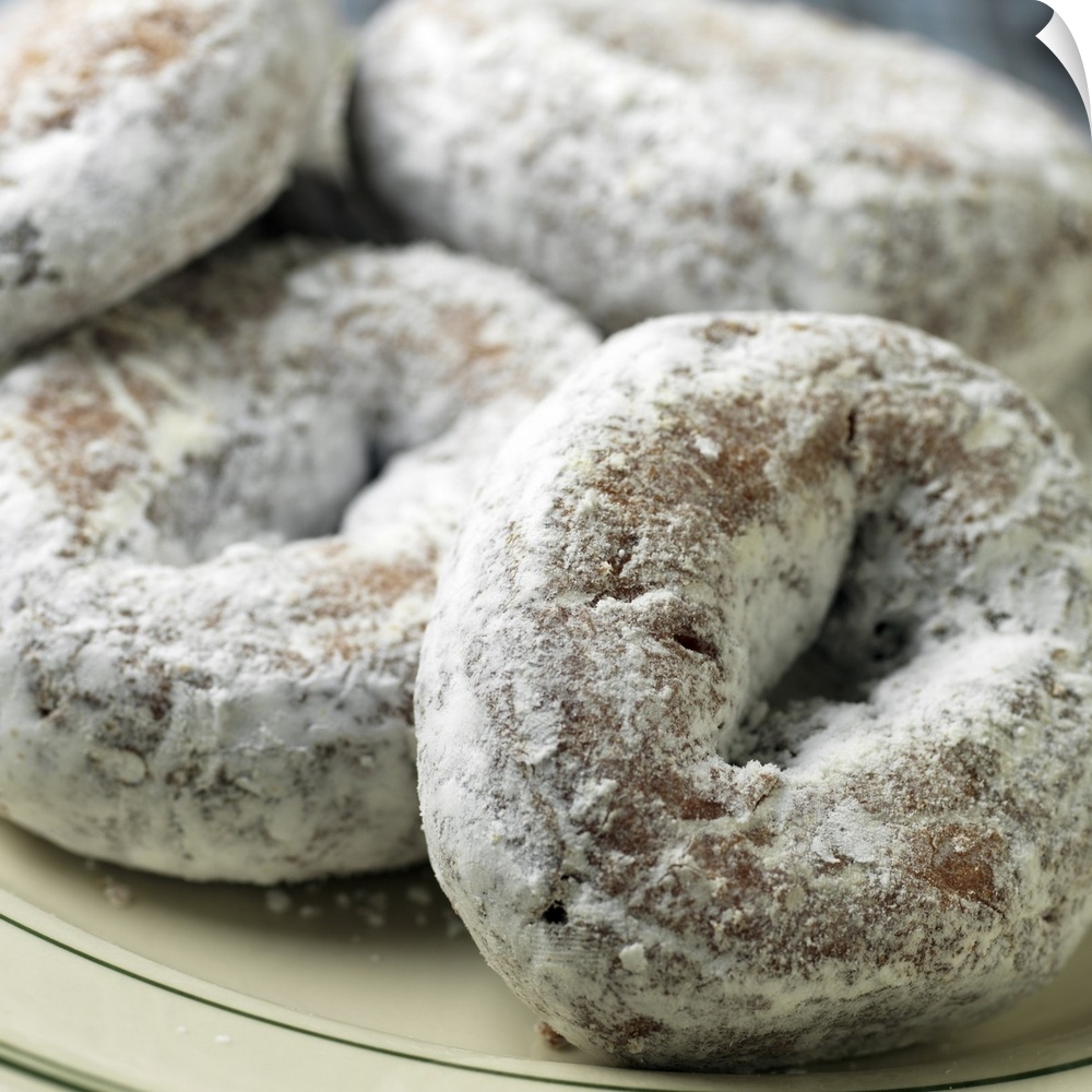 A plate of sugar donuts aka 'doughnuts'