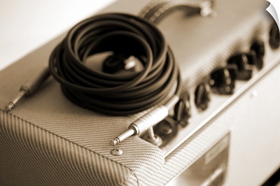 Amplifier and cable