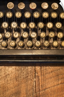 Antique typewriter on wooden surface