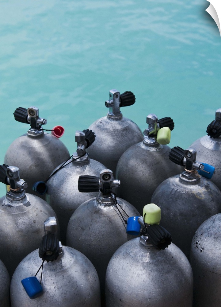 Aruba, oxygen tanks with water