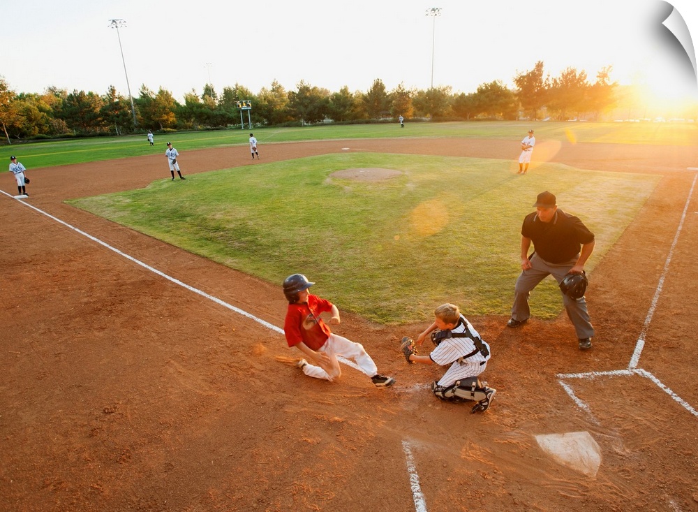 USA, California, Ladera Ranch, boys (10-11) playing baseball