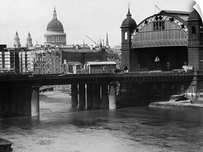 Cannon Street Railway Bridge And Station