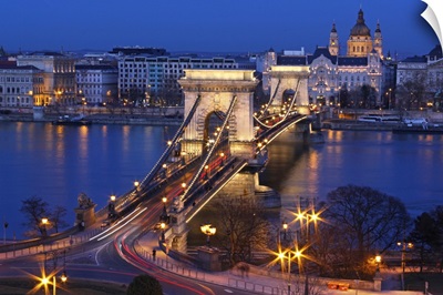 Chain Bridge at night, Budapest, Hungary.