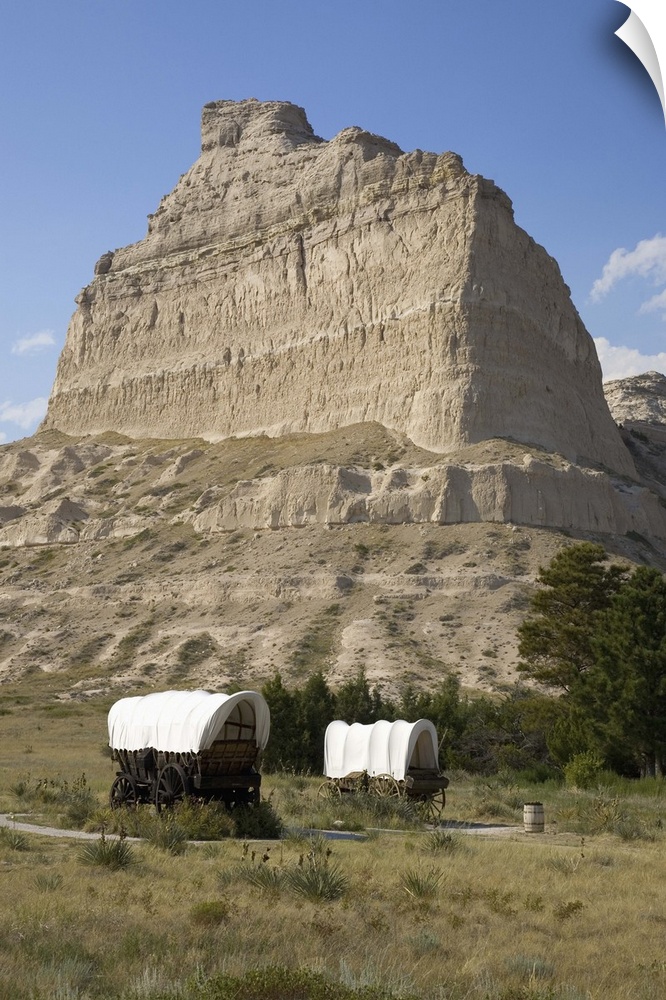 USA, Nebraska, Scottsbluff, Old Oregon Trail, Covered wagon at  Scotts Bluff National Monument