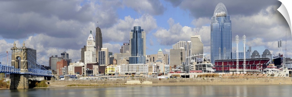 Downtown skyline of Cincinnati as view across the Ohio River.