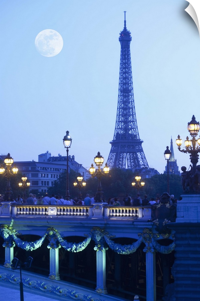 Eiffel tower at dusk with moonrise