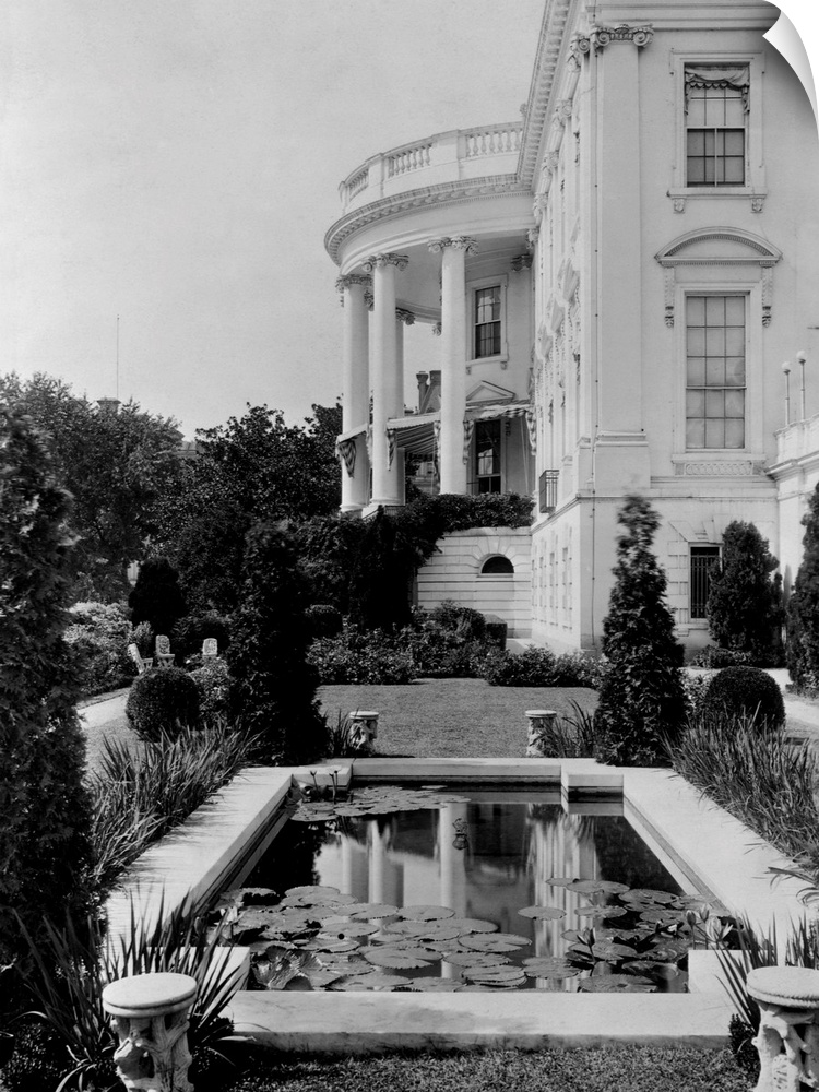 A garden pon by the White House, ca. 1917.