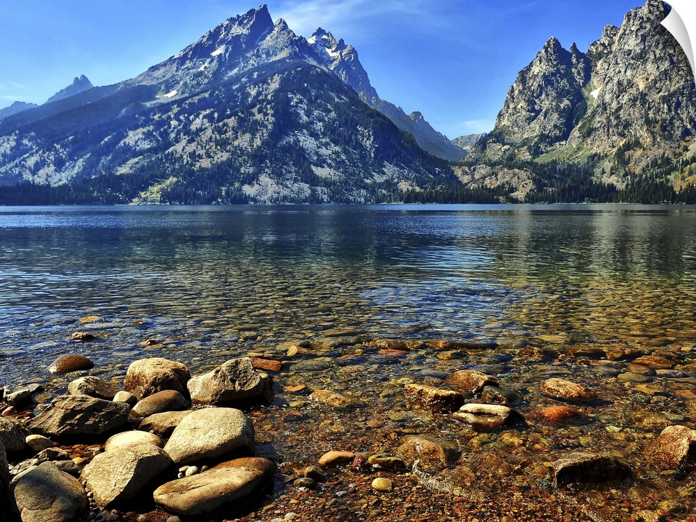 Crystal clear water of Jenny Lake in Grand Teton National Park, Jackson Hole, Wyoming.