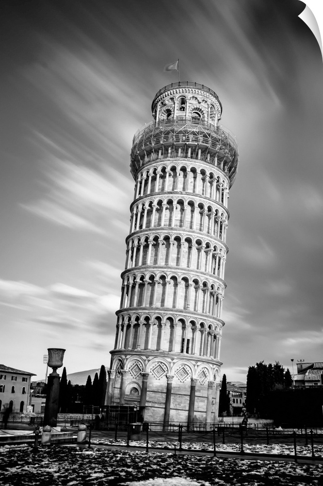 Long exposure shot of the leaning tower of pisa