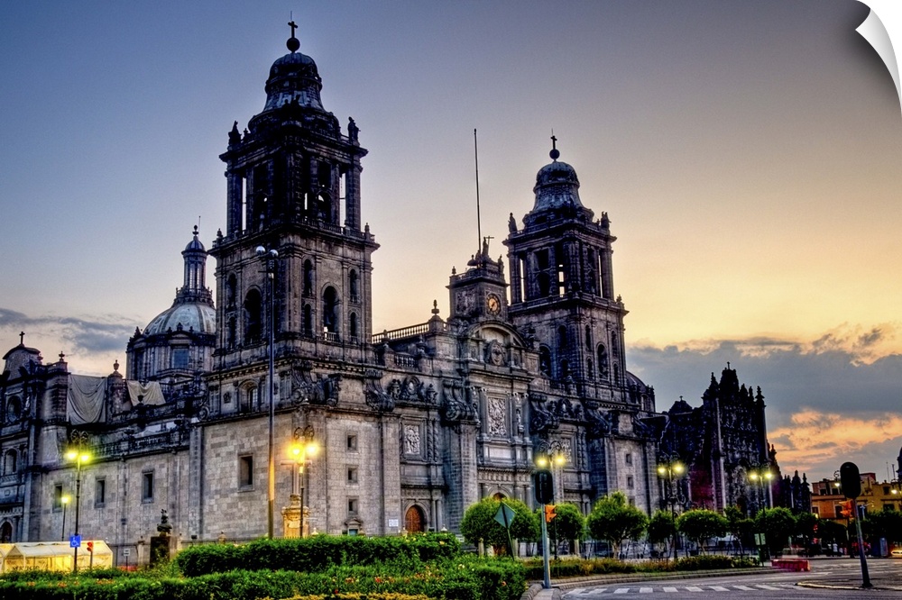 An early Sunday morning shot of Mexico City's impressive Cathedral.