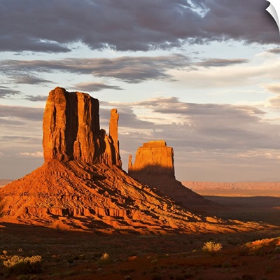 Mittens of Monument Valley at sunset, US.