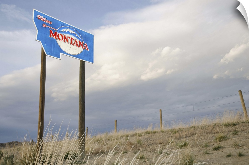 Road sign welcoming motorists to Montana USA