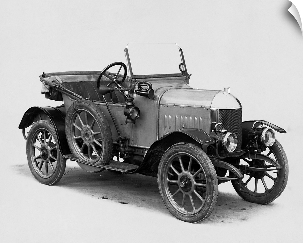 A member of early automobile history: the first Morris Oxford two-seater convertible built in 1913.