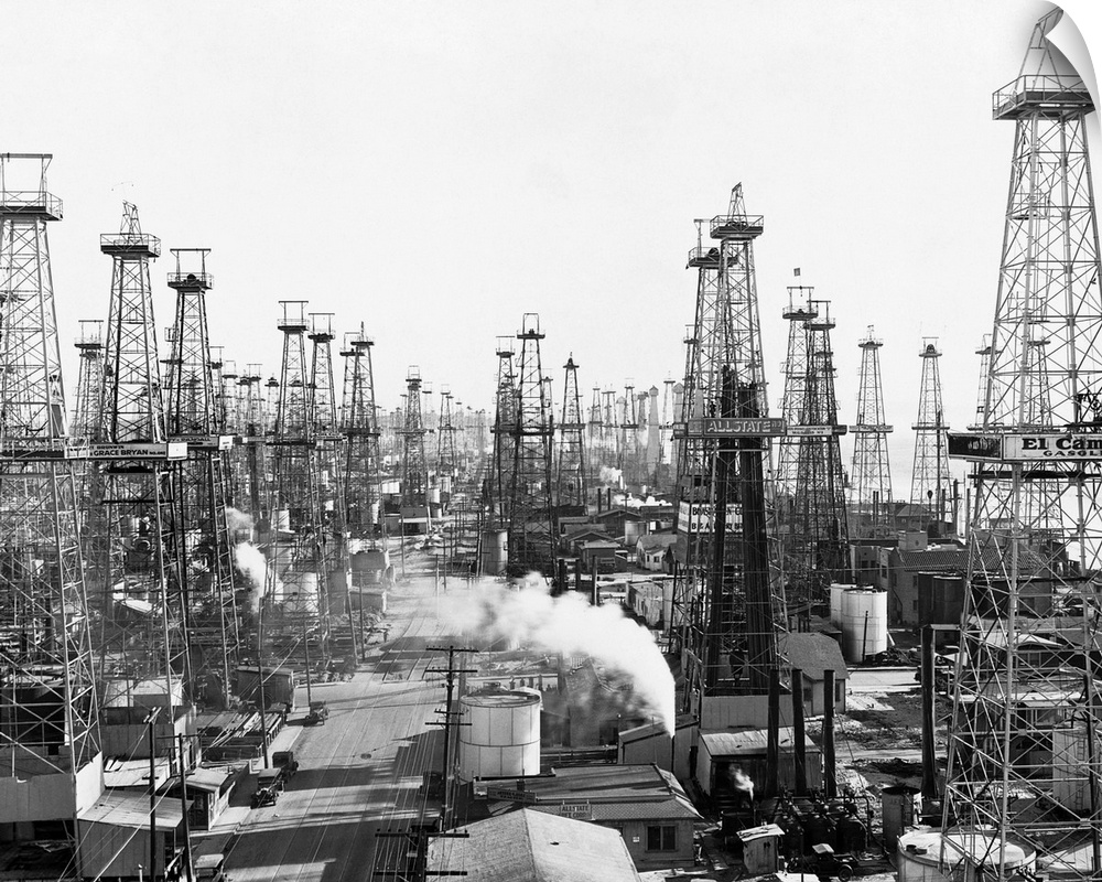 An abundance of derricks in an oil field near Los Angeles, California, USA. | Location: Near Los Angeles, California, USA.