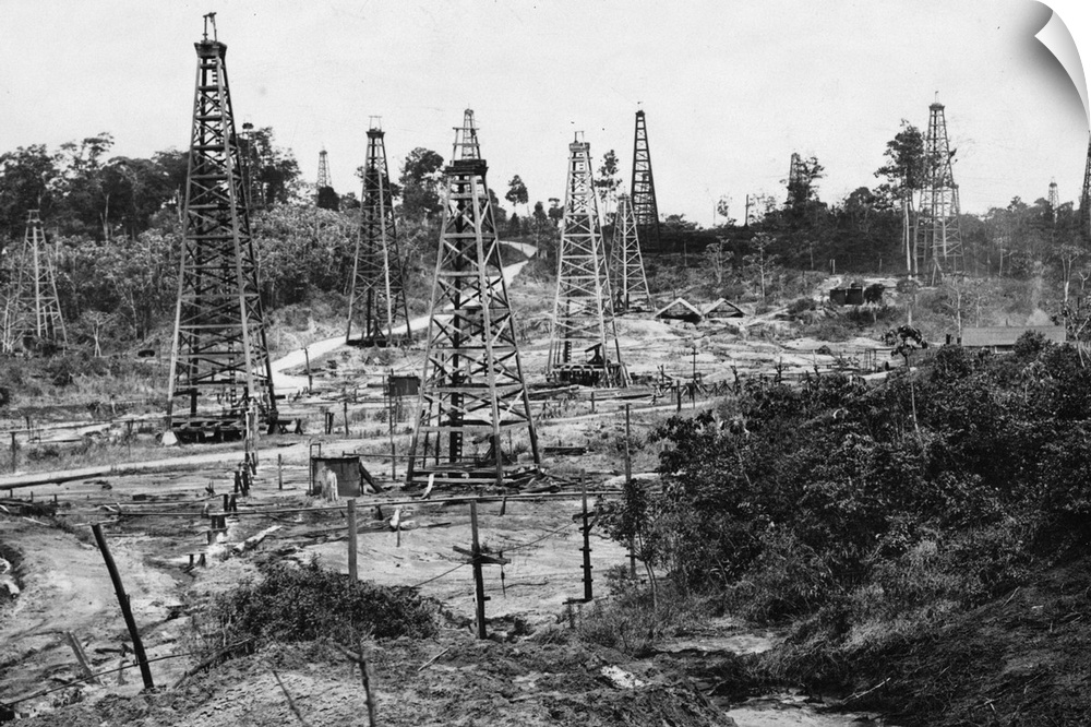 ca 1950s, Fyzabad, Trinidad, Trinidad and Tobago --- Oil Field in Trinidad --- Image by .. Hulton-Deutsch Collection/CORBIS